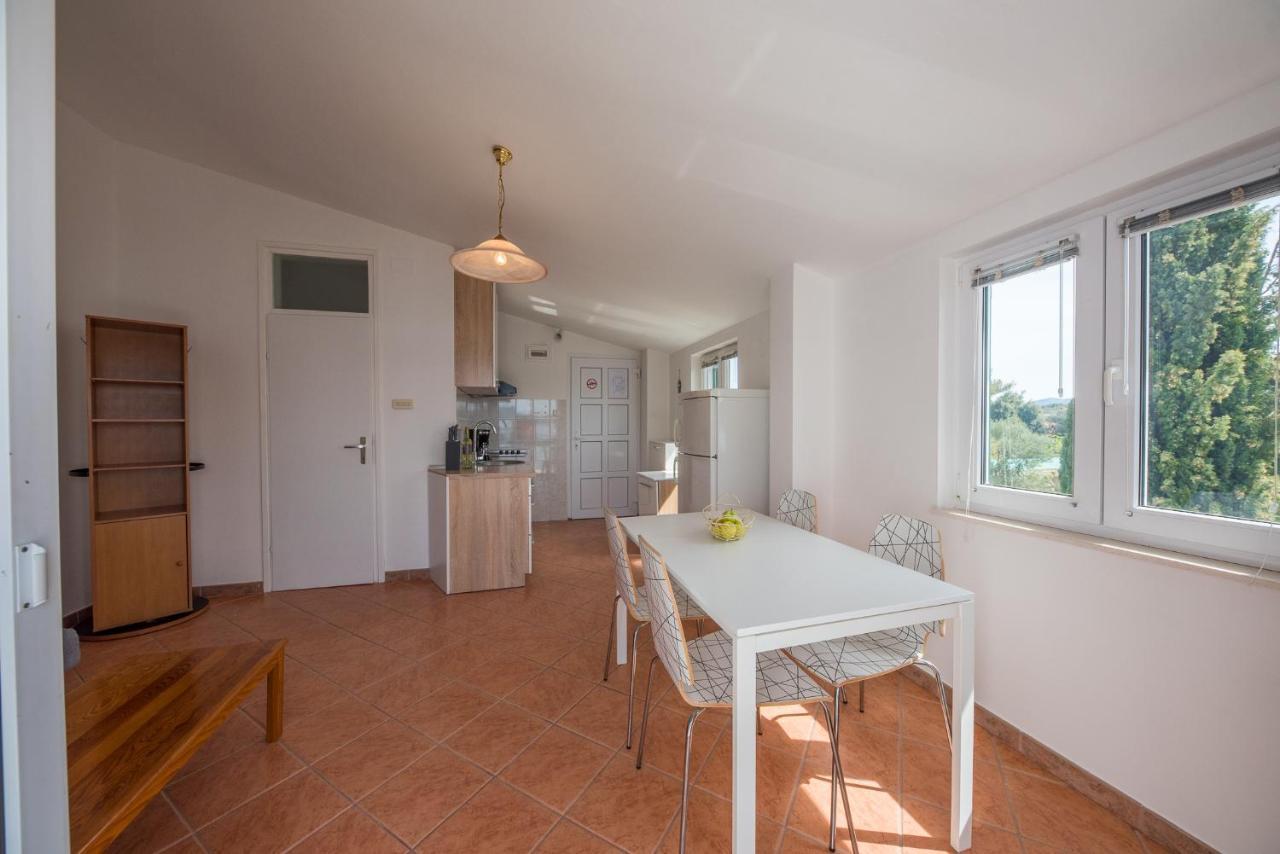 Apartments Mara Pirovac Εξωτερικό φωτογραφία