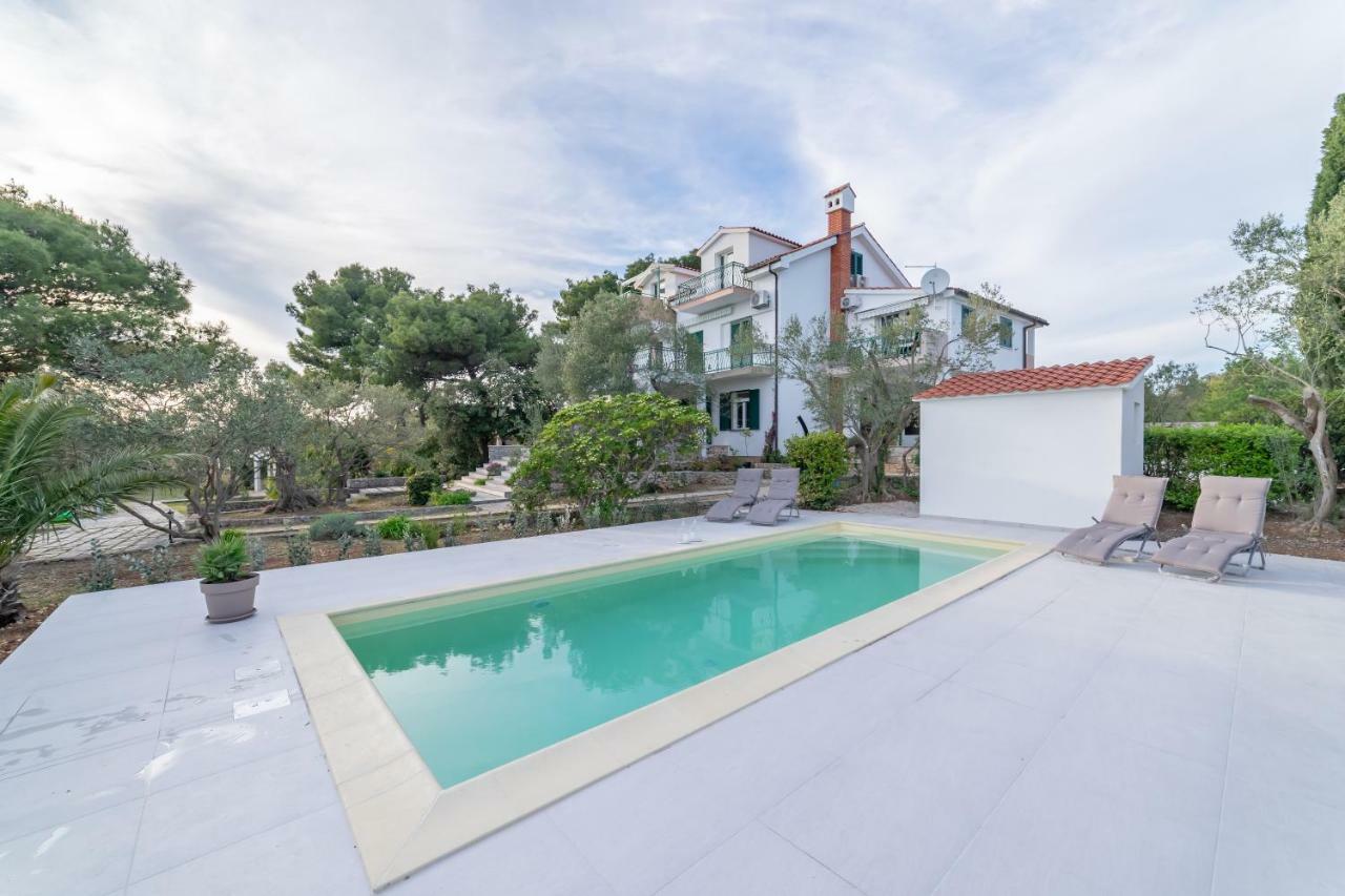 Apartments Mara Pirovac Εξωτερικό φωτογραφία